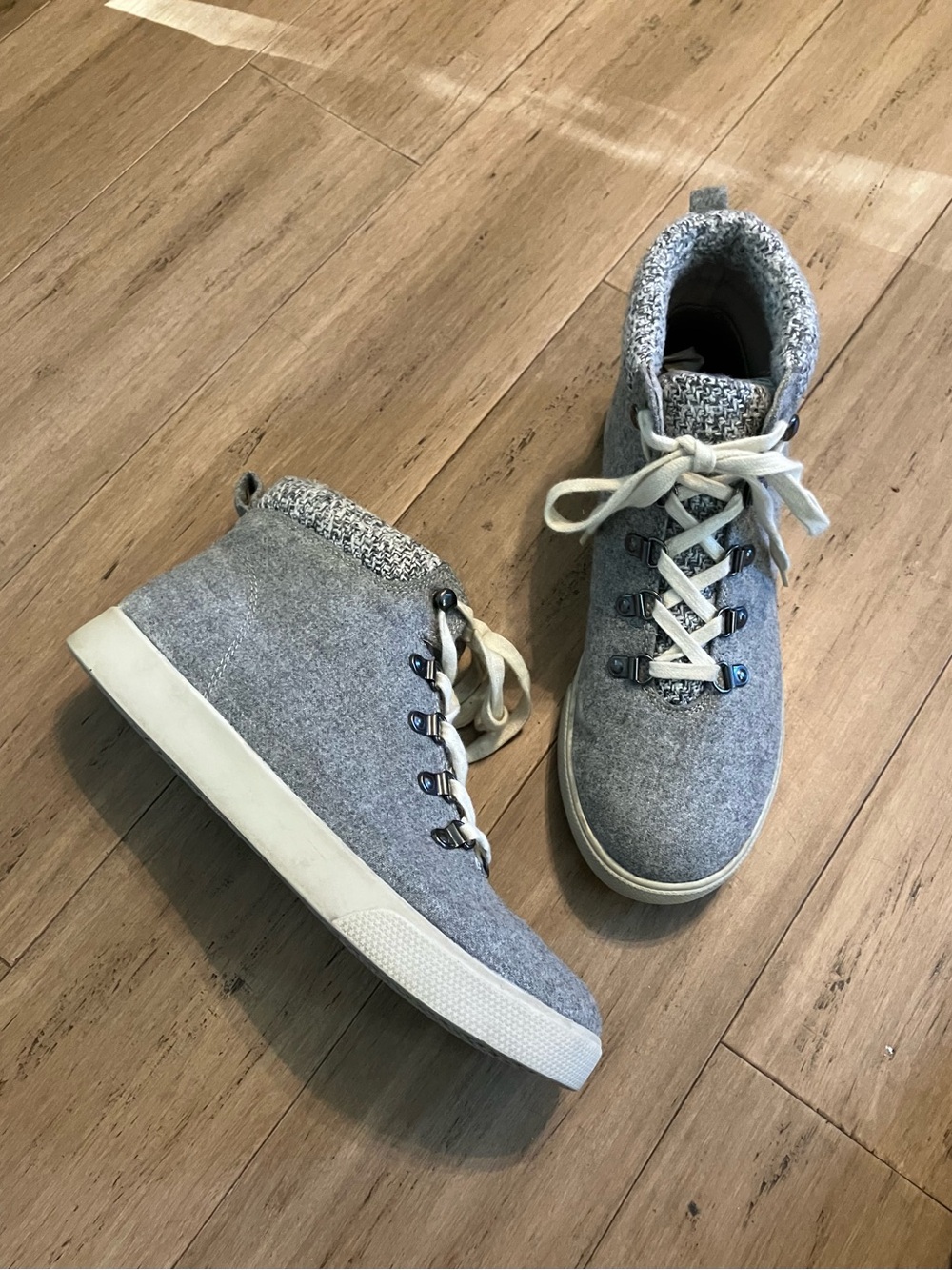 So wool blend knit cuff metal detaillaceup ankle women’s gray boots size 9.5